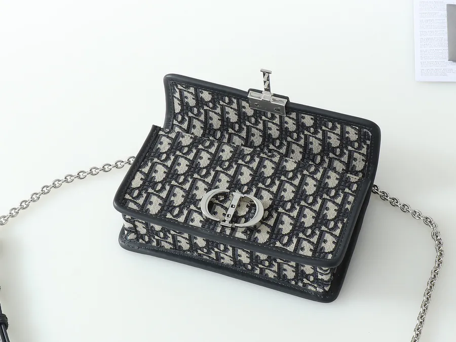30 Montaigne East West Chain Handbag Mini Silver Clasp