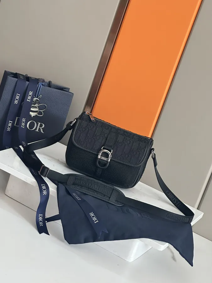 8 Shoulder Bag with Strap 2023 Autumn Menswear Collection
