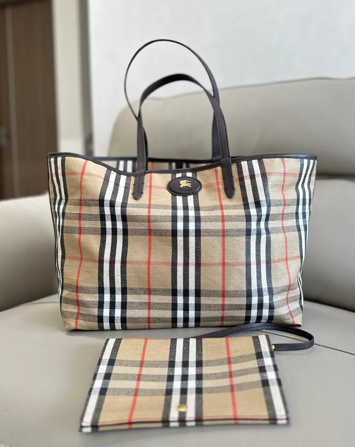 New Tote Bag with Burberry Print, 1980s Heritage Design
