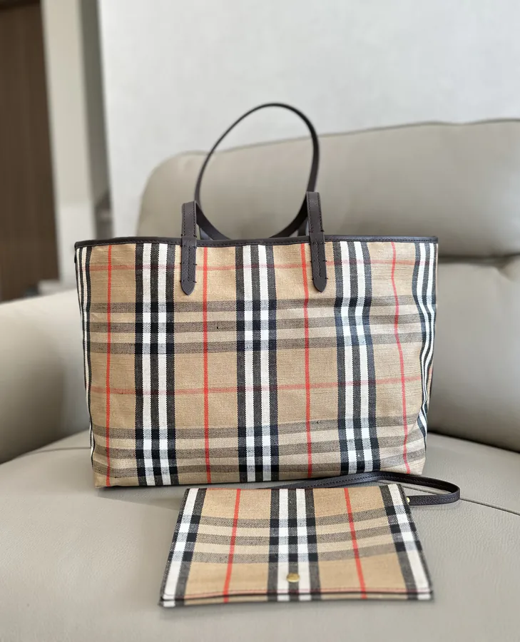 New Tote Bag with Burberry Print, 1980s Heritage Design