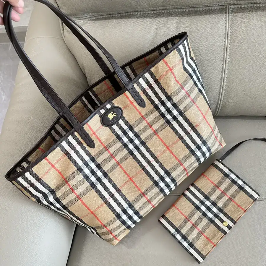 New Tote Bag with Burberry Print, 1980s Heritage Design