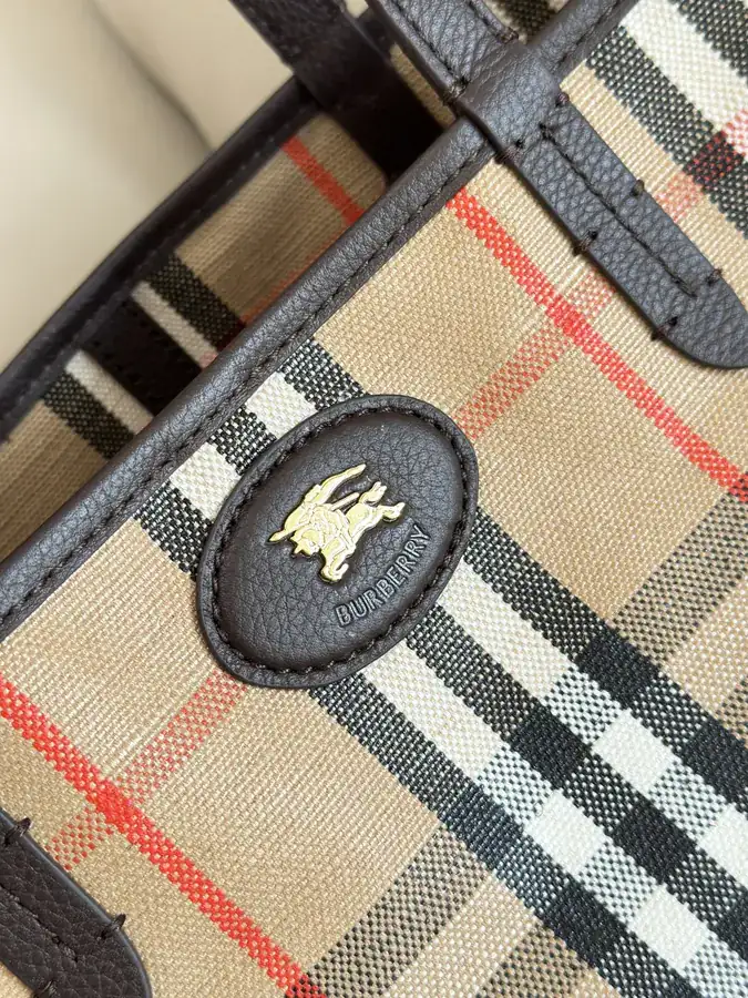 New Tote Bag with Burberry Print, 1980s Heritage Design