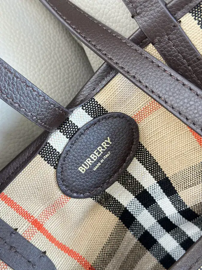 New Tote Bag with Burberry Print, 1980s Heritage Design