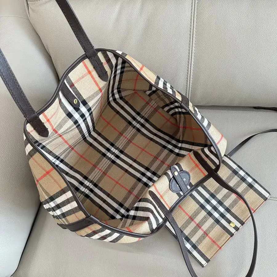 New Tote Bag with Burberry Print, 1980s Heritage Design