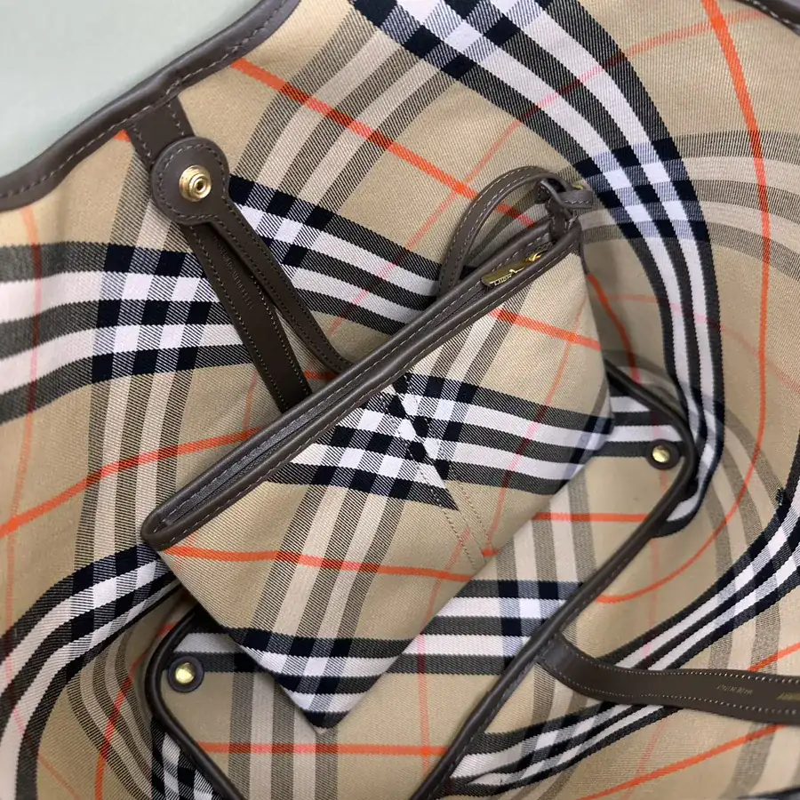 Burberry Latest Tote Bag with Soft and Structured Design