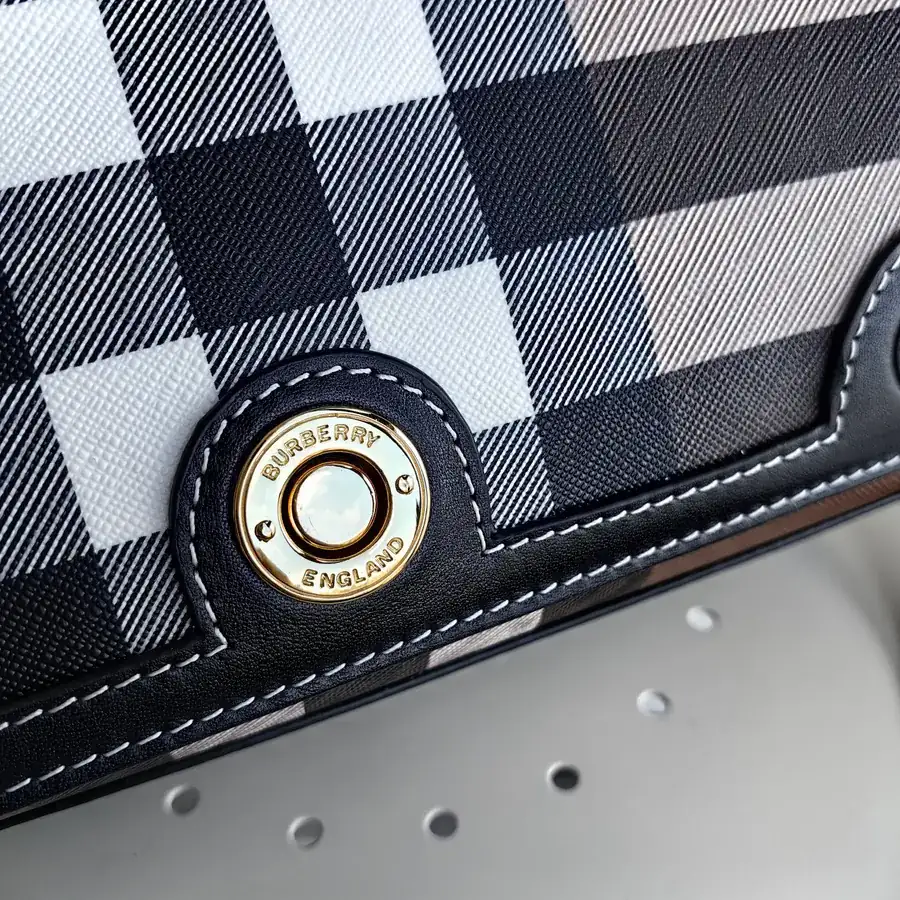 Burberry New Vintage Check Tote