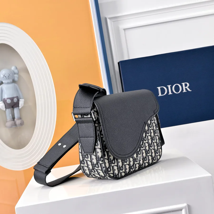 Di.or Mini Saddle Messenger Bag Elegance and Style