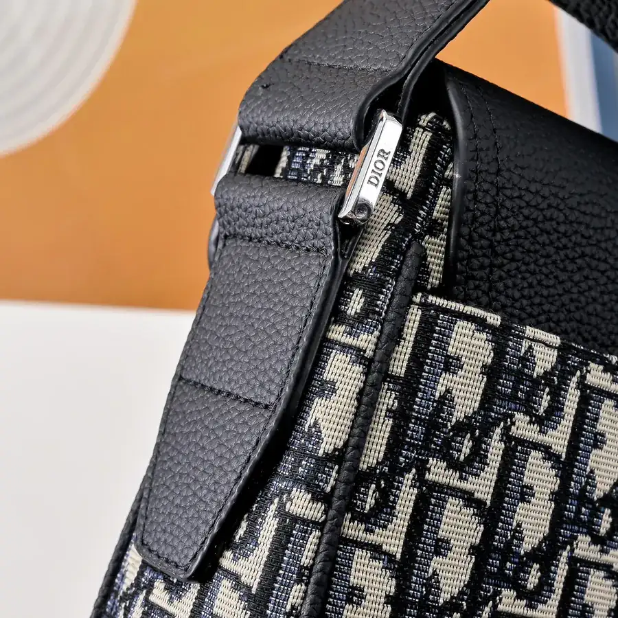 Di.or Mini Saddle Messenger Bag Elegance and Style