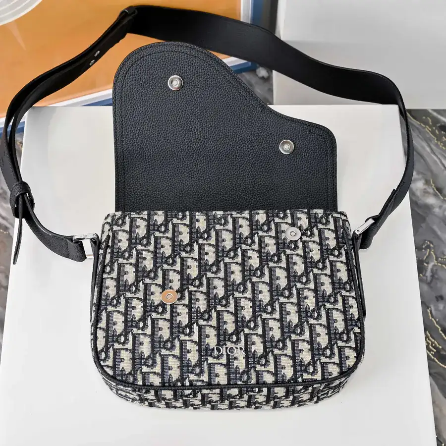 Di.or Mini Saddle Messenger Bag Elegance and Style