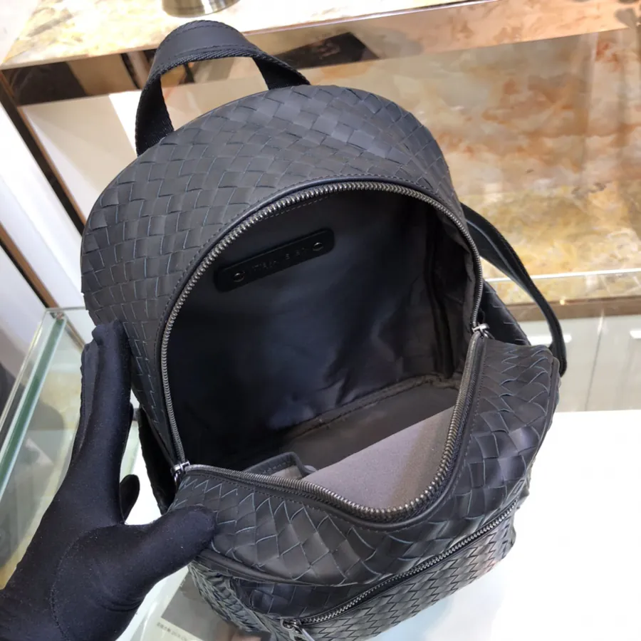 BV Latest Men's Backpack Premium Quality, Grained Calfskin, Elegant Design