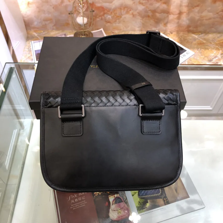 BV Official Men's Shoulder Bag Modern and Stylish