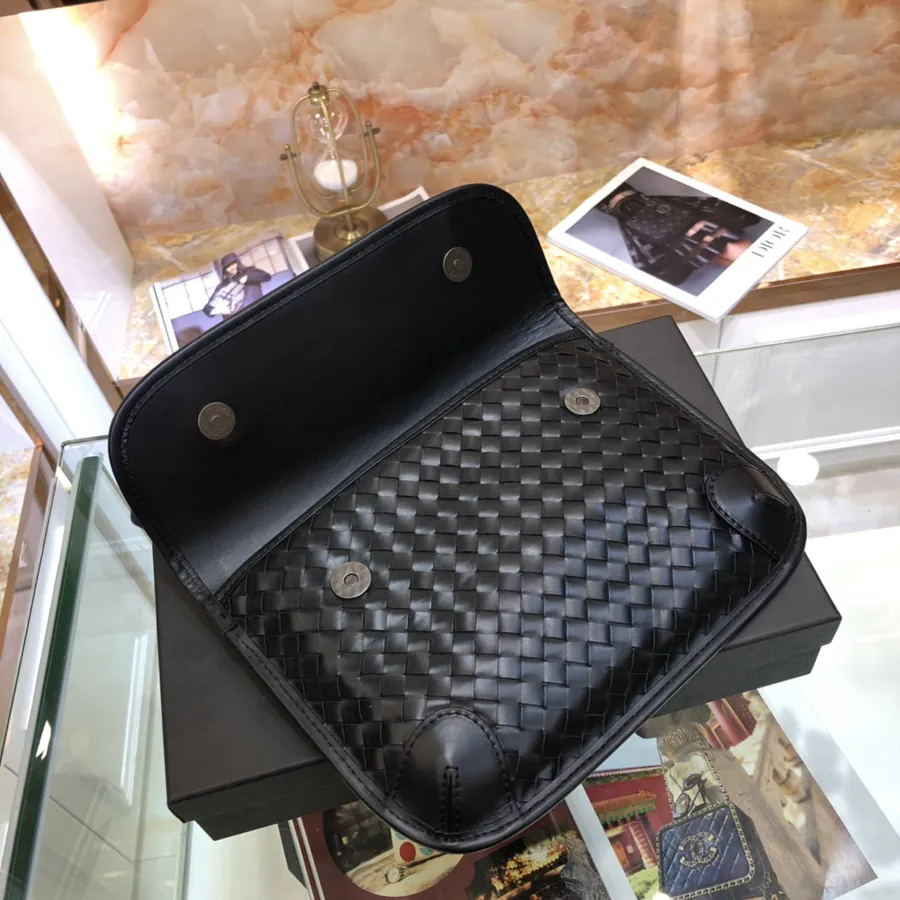 BV Official Men's Shoulder Bag Modern and Stylish
