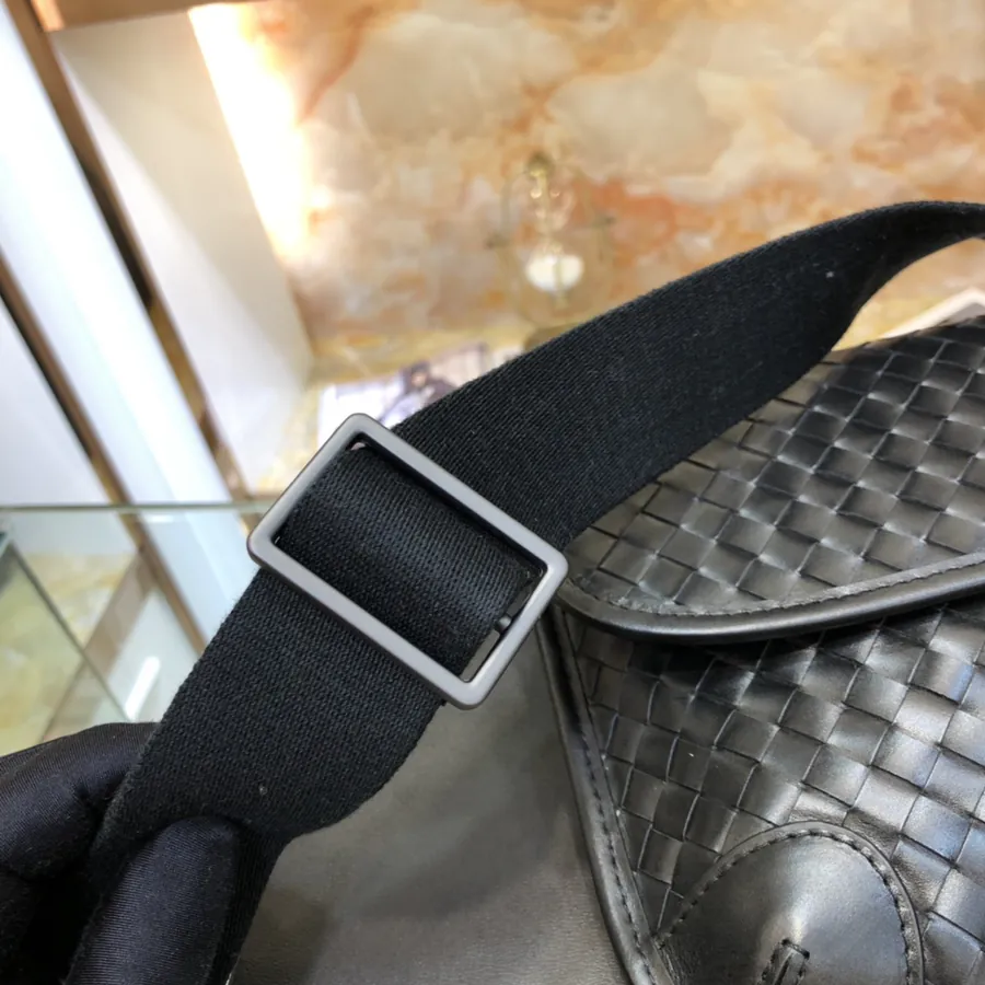 BV Official Men's Shoulder Bag Modern and Stylish