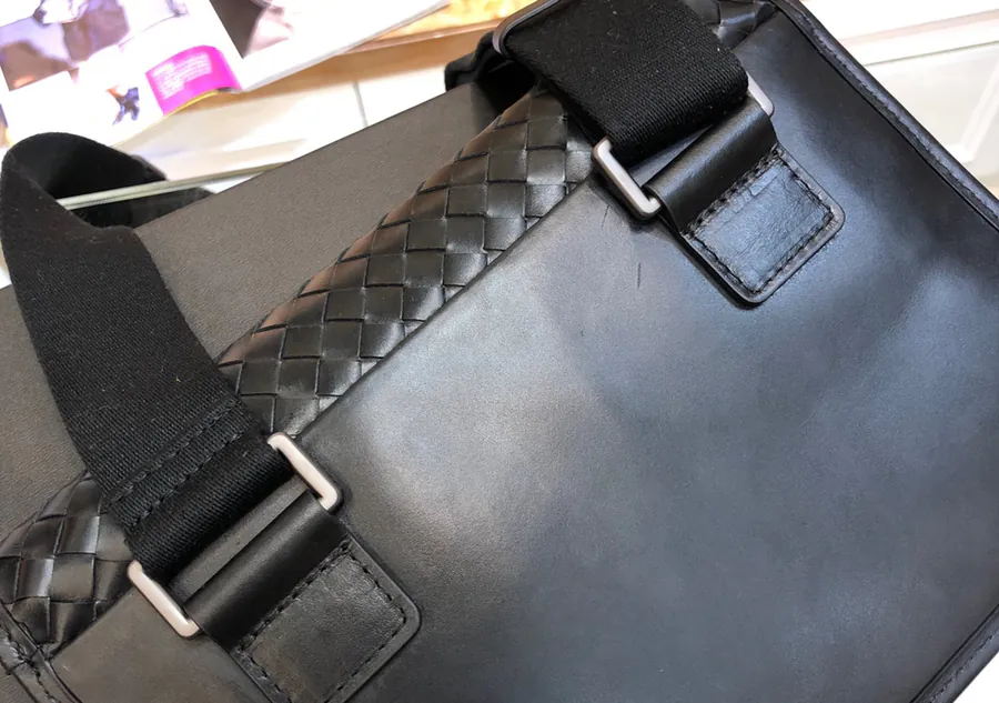 BV Official Men's Shoulder Bag Modern and Stylish