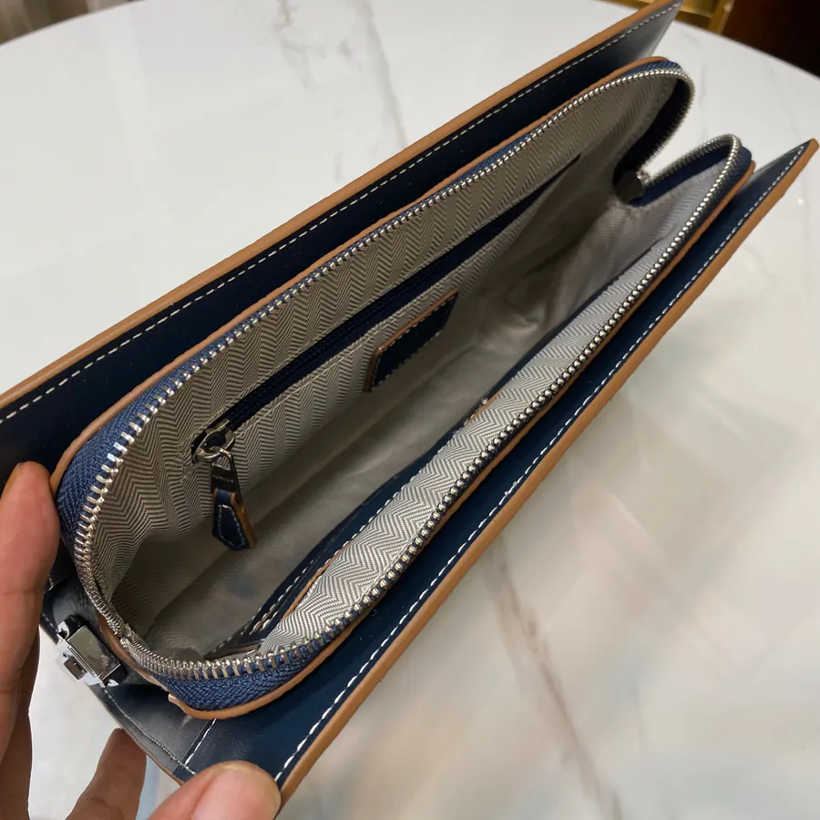 Men's Password Lock Wallet in Grained Calfskin