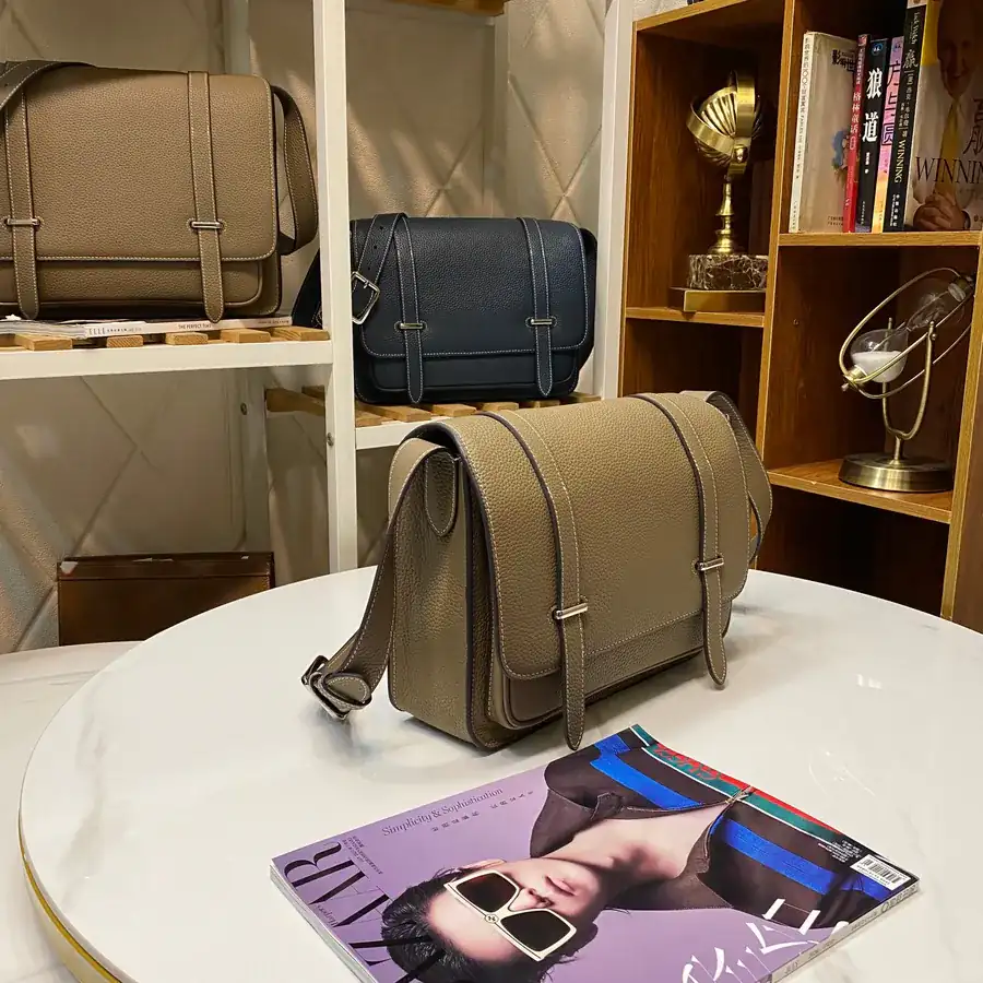 82372 Small Men's Shoulder Bag