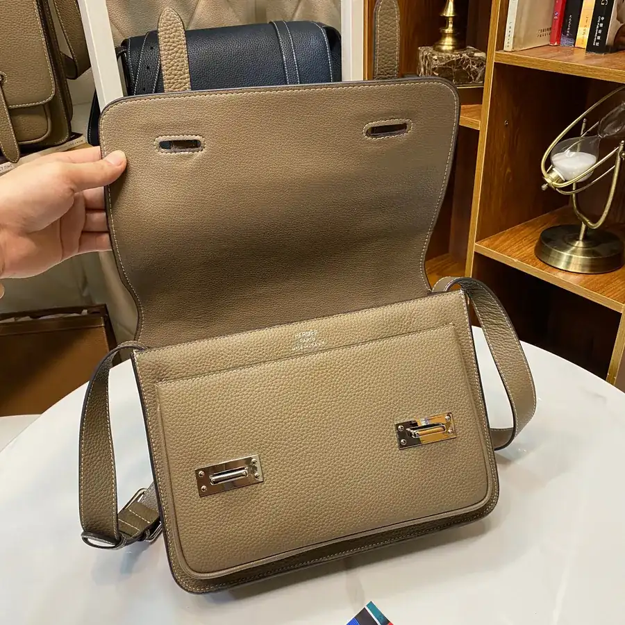 82372 Small Men's Shoulder Bag