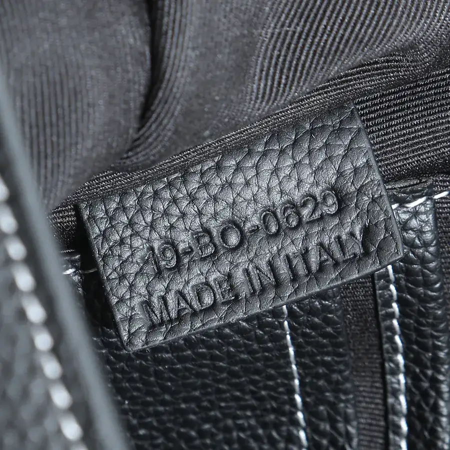 A5 Triangular Tote in Black Grained Calfskin
