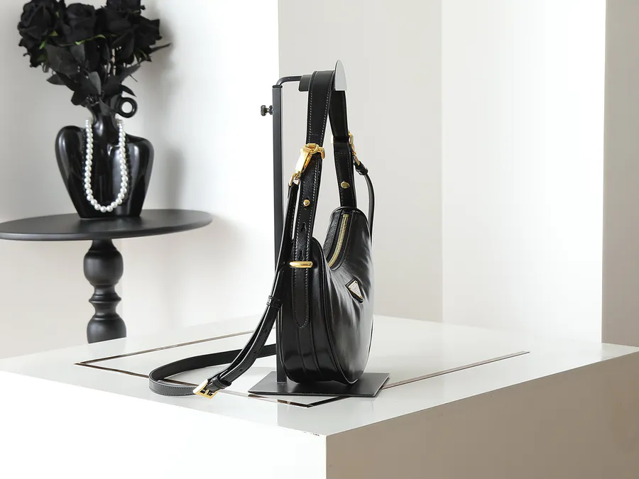 Moon Handbag in Oil Cured Leather