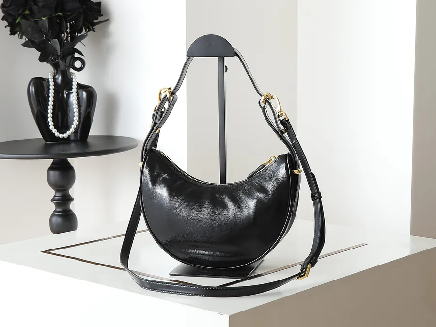 Moon Handbag in Oil Cured Leather