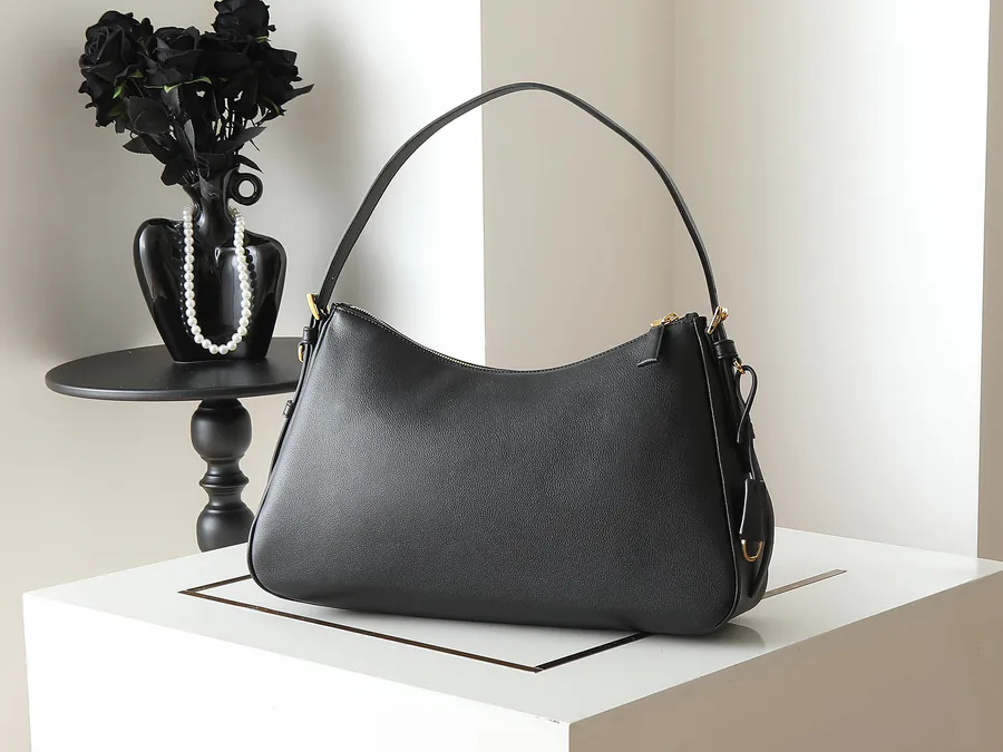 Aimee Crossbody Bag Minimalist Design, Grained Calfskin