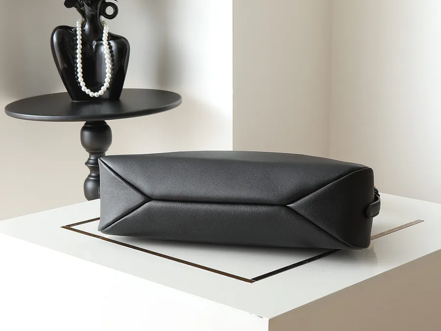 Aimee Crossbody Bag Minimalist Design, Grained Calfskin