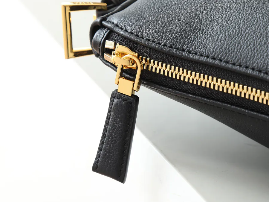 Aimee Crossbody Bag Minimalist Design, Grained Calfskin