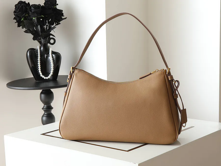 Aimee Crossbody Bag Minimalist Design, Grained Calfskin