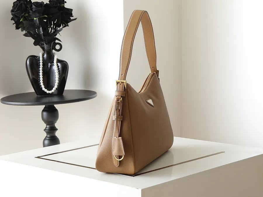 Aimee Crossbody Bag Minimalist Design, Grained Calfskin