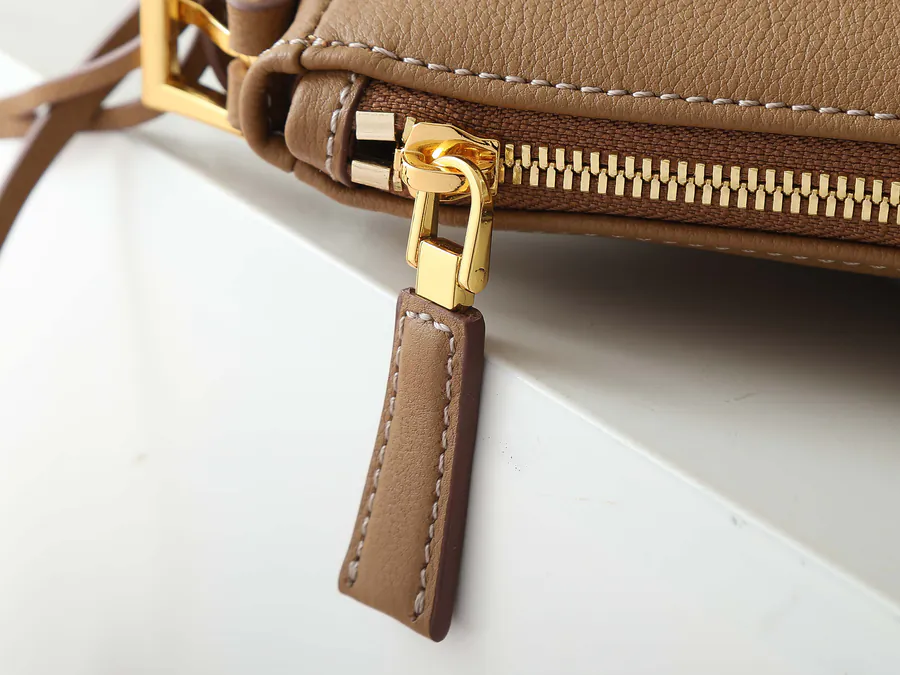 Aimee Crossbody Bag Minimalist Design, Grained Calfskin