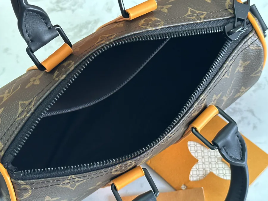 Louis Vuitton Keepall Bandoulière 25 Handbag
