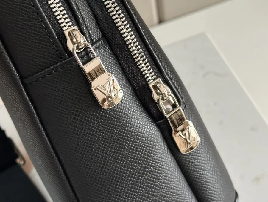 Avenue Handbag Premium Original, Trendy Shoulder Bag with Grained Calfskin