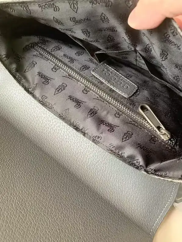 G家 Gray Bucket Bag Minimalist Design