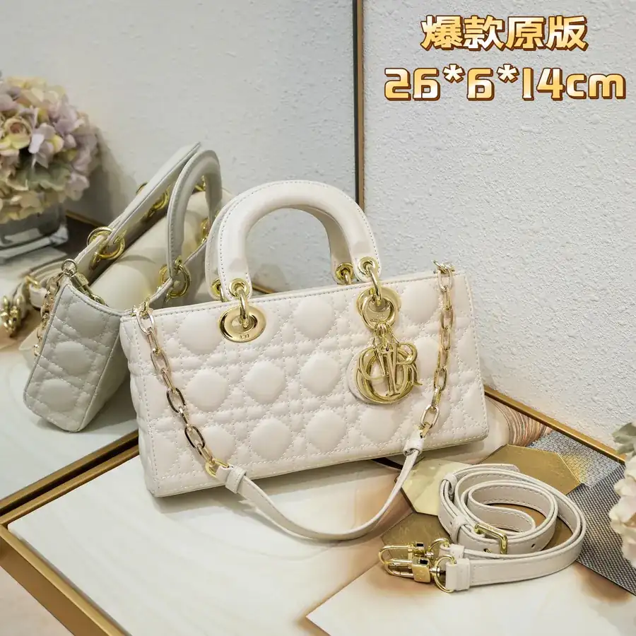 Lady D Joy Handbag with Magnetic Closure