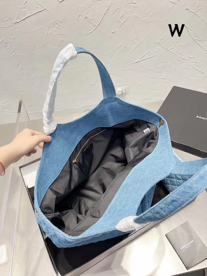 Y Icare Large Bag A Statement of Space and Style