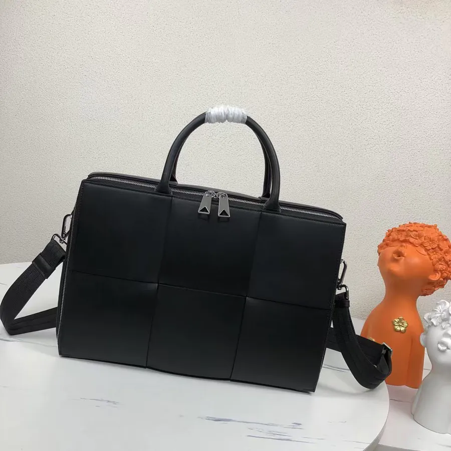 P600 Bottega Veneta Large Grid Weave Men's Briefcase