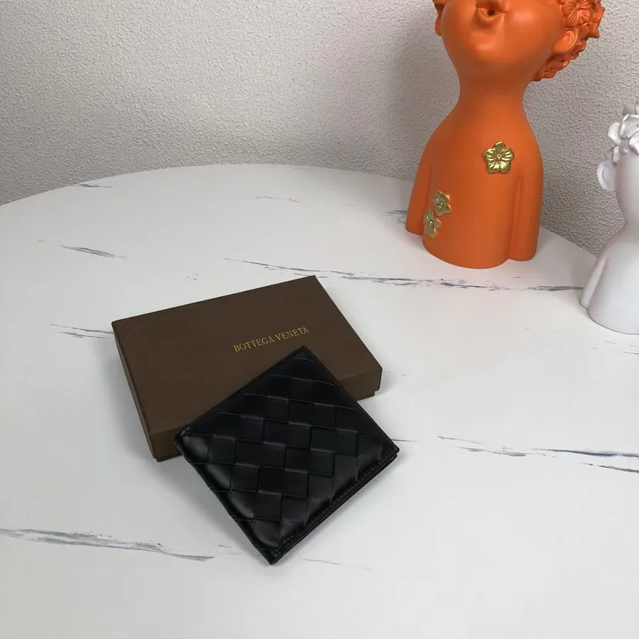 B180Bv Handcrafted Wallet in Grained Calfskin