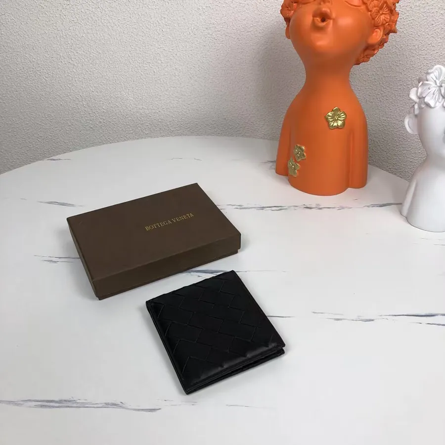 B180Bv Handcrafted Wallet in Grained Calfskin