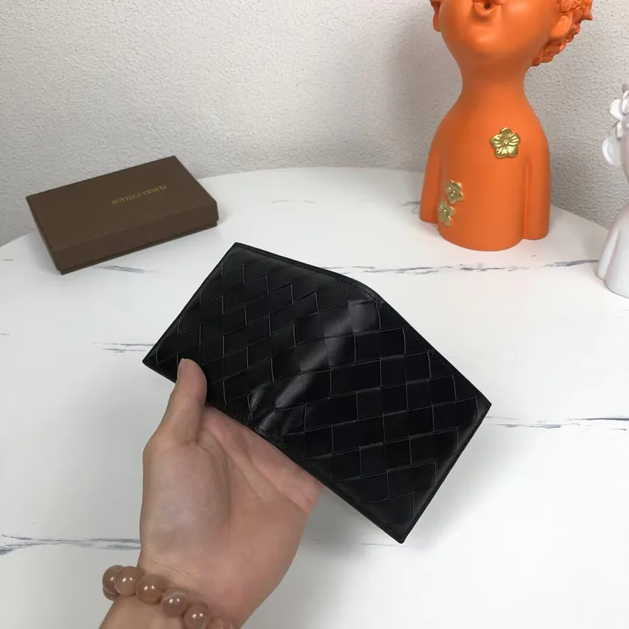 B180Bv Handcrafted Wallet in Grained Calfskin