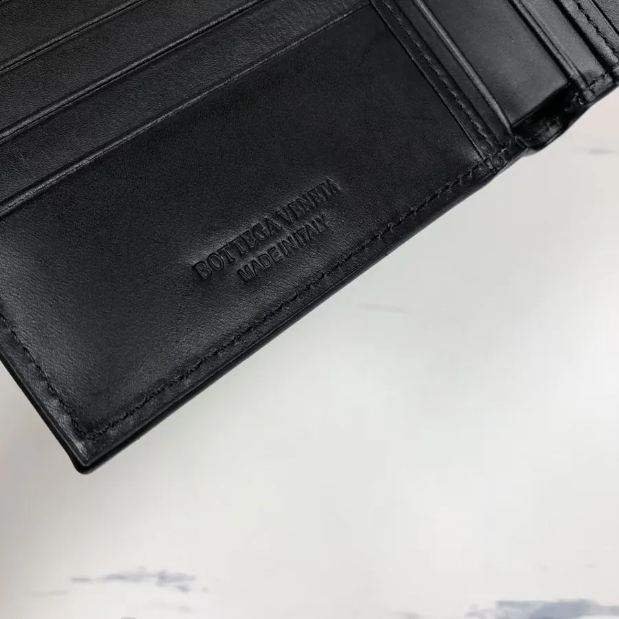 B180Bv Handcrafted Wallet in Grained Calfskin
