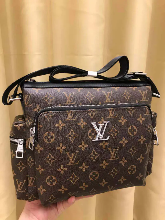 V Brand New Arrival Bucket Bag with Classic Monogram Design