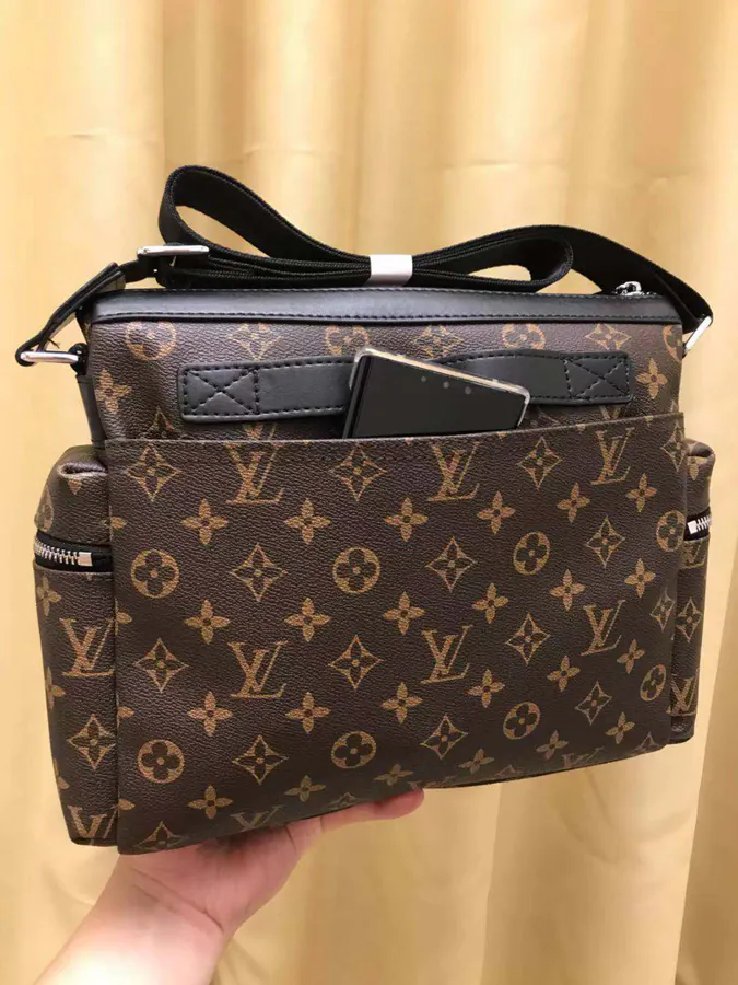 V Brand New Arrival Bucket Bag with Classic Monogram Design
