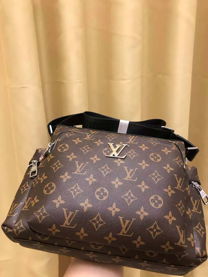 V Brand New Arrival Bucket Bag with Classic Monogram Design