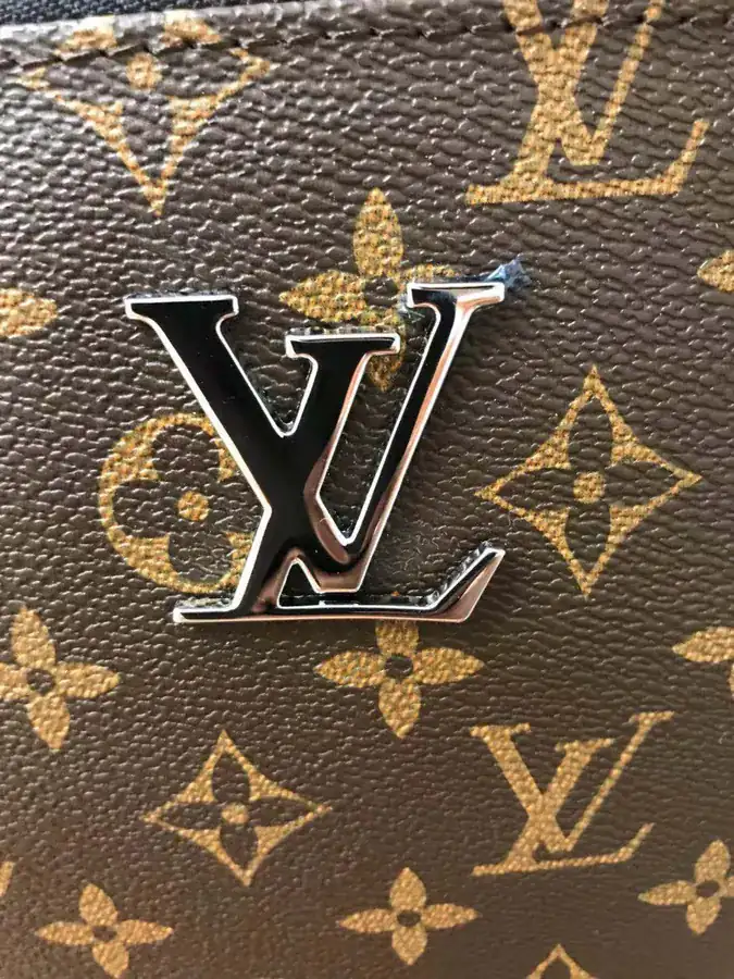 V Brand New Arrival Bucket Bag with Classic Monogram Design