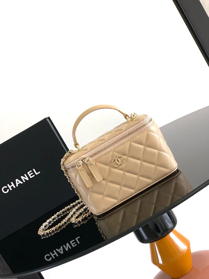 Chane Handled Chain Bucket Bag