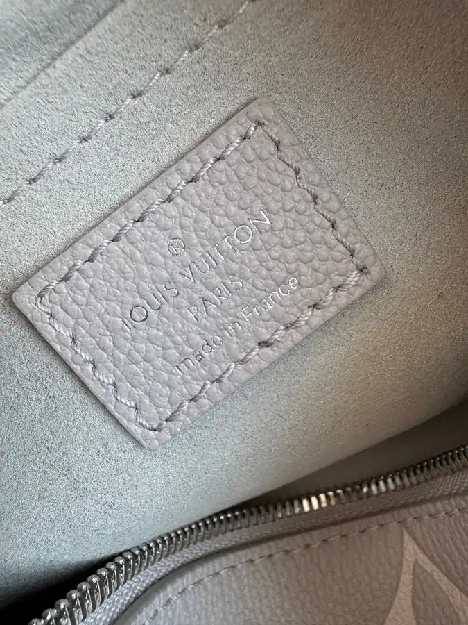 LV Speedy Bandoulière 20 in Monogram Empreinte Leather
