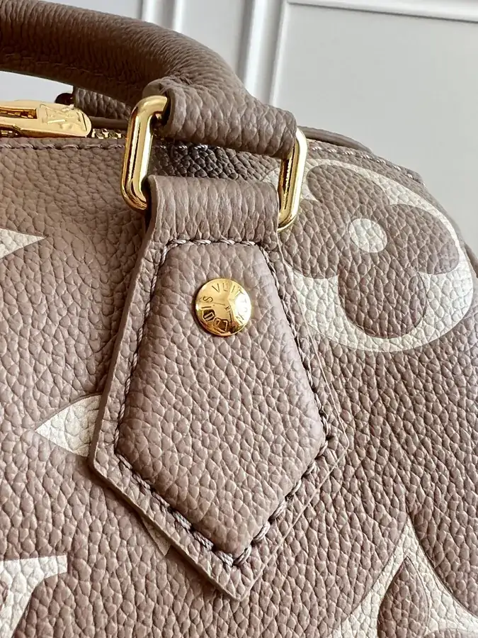 LV Speedy Bandoulière 20 in Monogram Empreinte Leather