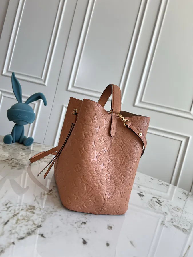 NéoNoé Midsize Bucket Bag with Monogram Empreinte