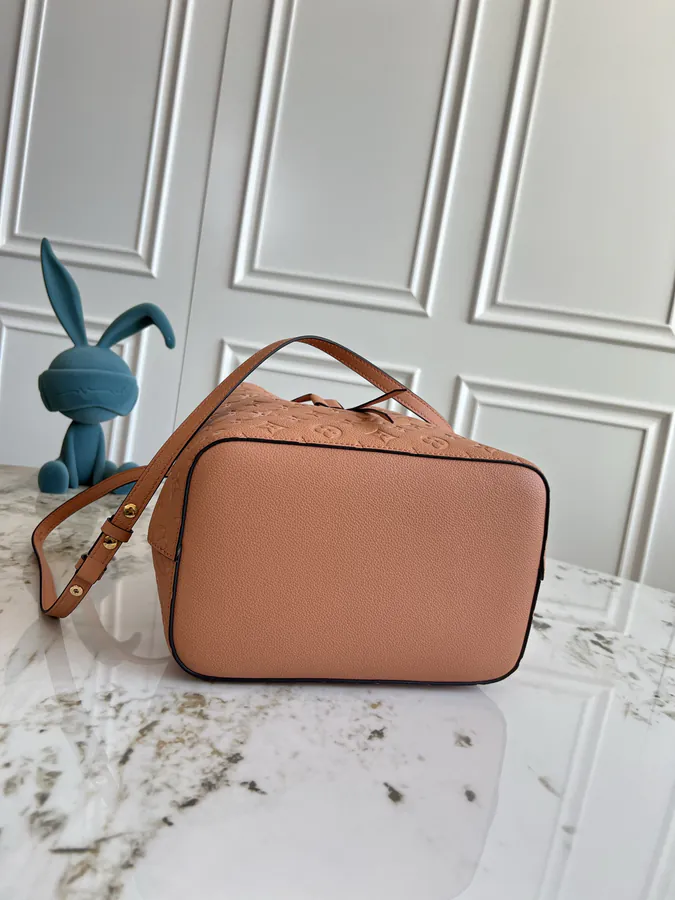 NéoNoé Midsize Bucket Bag with Monogram Empreinte