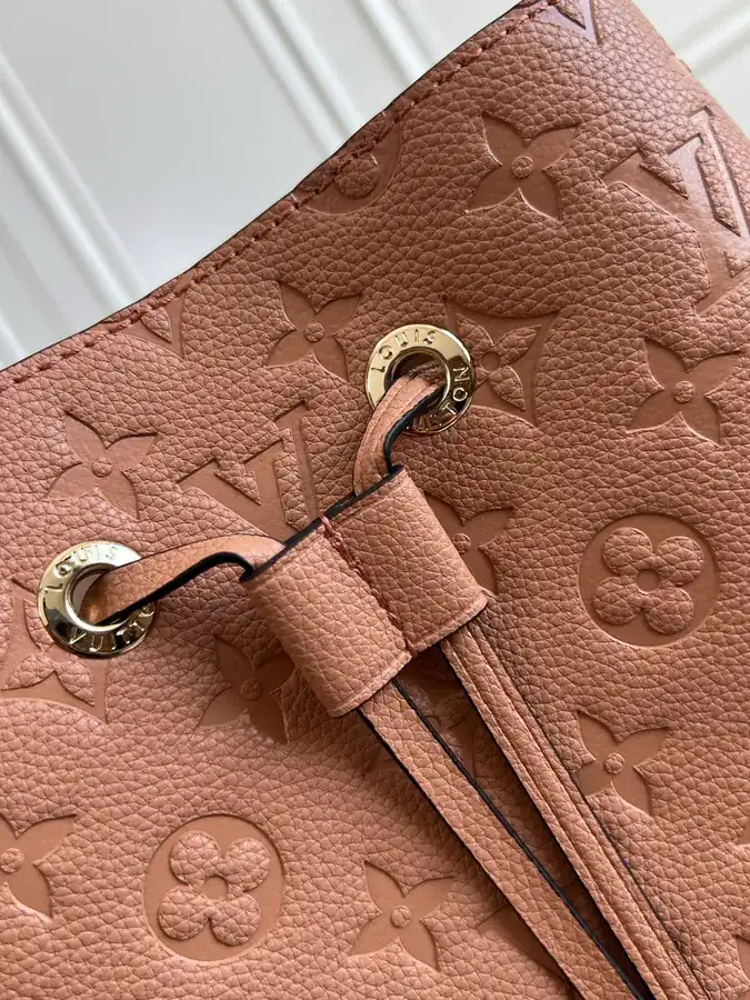 NéoNoé Midsize Bucket Bag with Monogram Empreinte